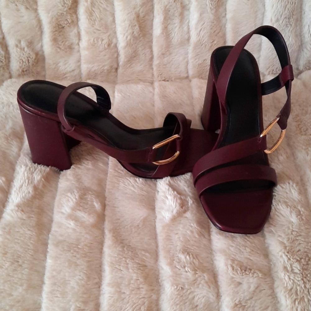 Banana republic burgundy heels 7